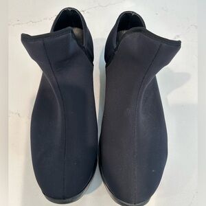 IRI NYC neoprene speaker wavy platform .  Size 38.